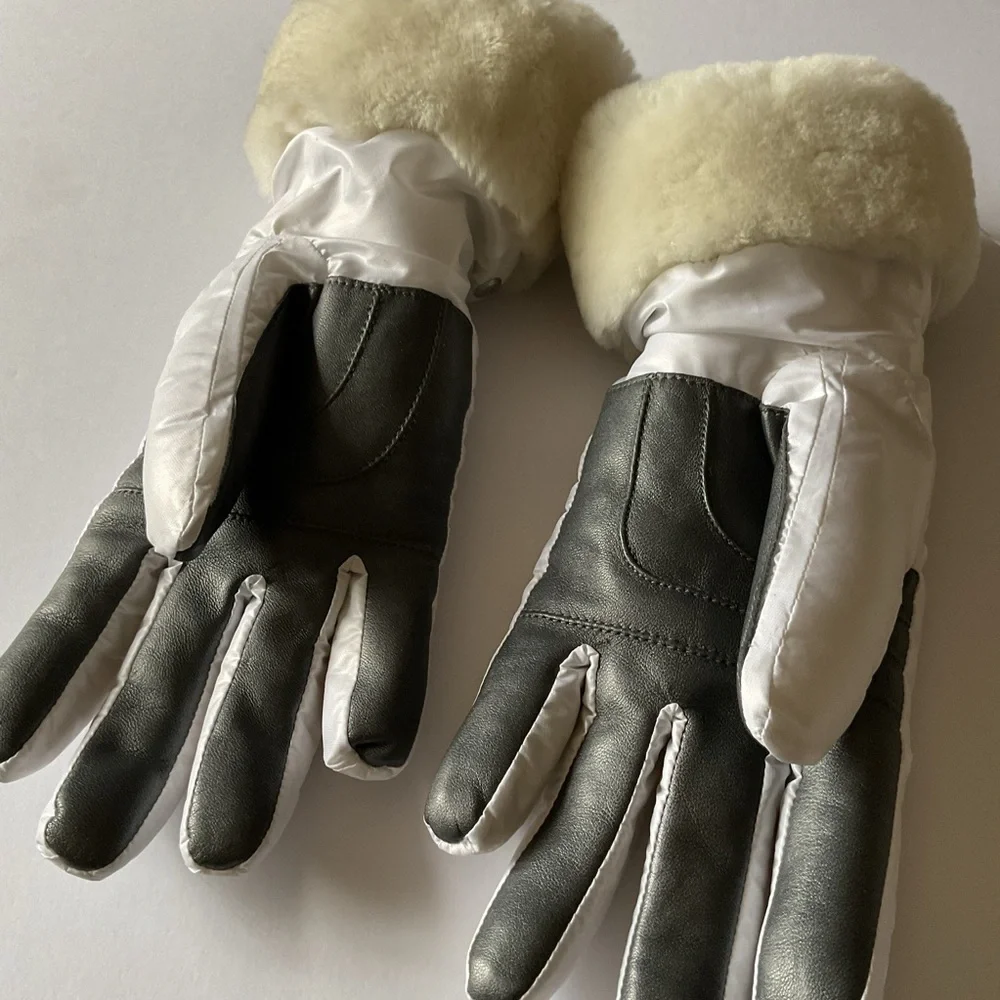 UGG WOMENS ALL WEATHER GLOVES WHITE SIZE L/XL SHEARLING FUR TRIMMED NWOT